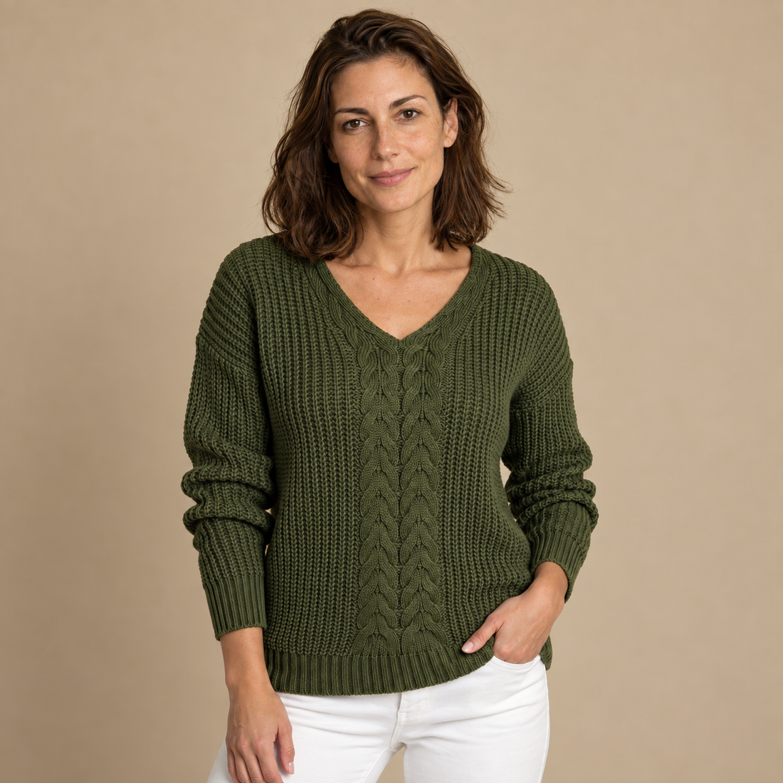 Sweter damski w warkocze w serek o luźnym kroju