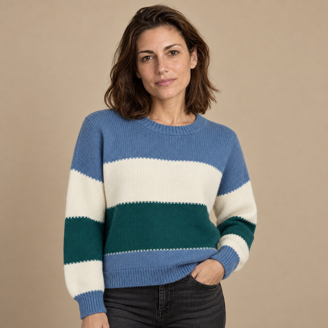 Sweter damski w paski z okrągłym dekoltem