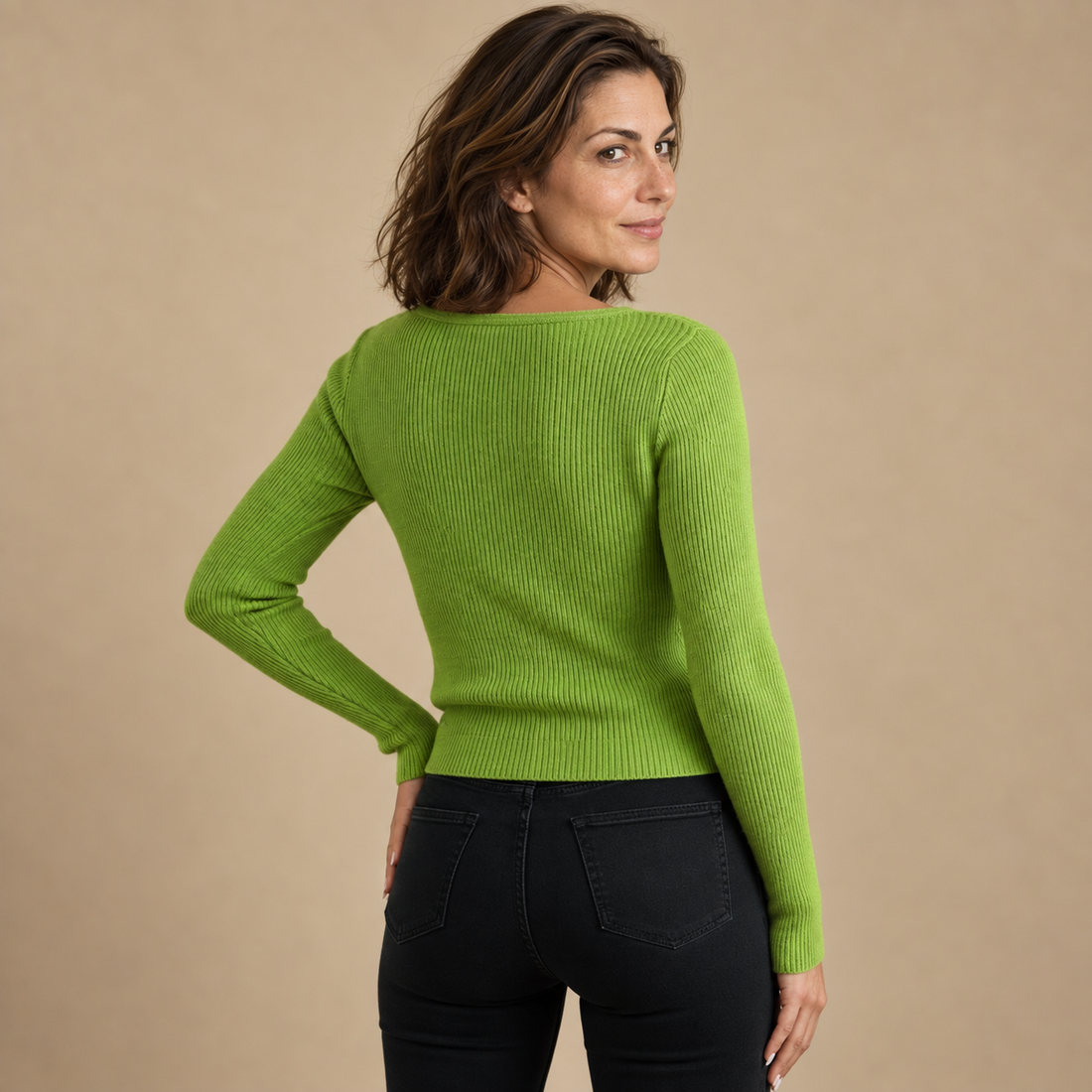 Dzianinowy sweter damski w serek z długim rękawem