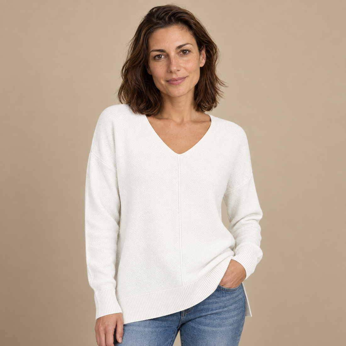 Fakturowany sweter damski w serek we wzór jodełki
