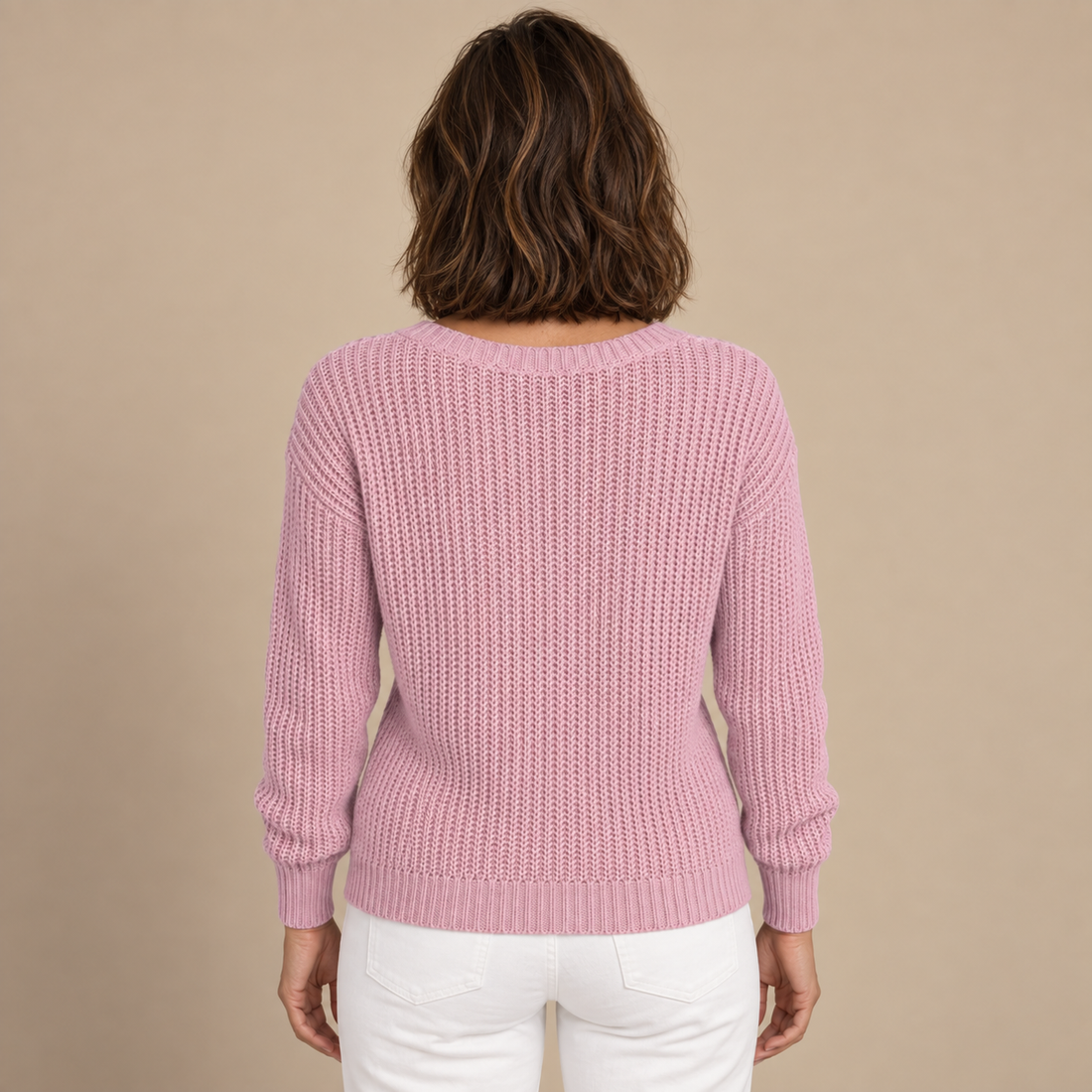 Sweter damski w warkocze w serek o luźnym kroju