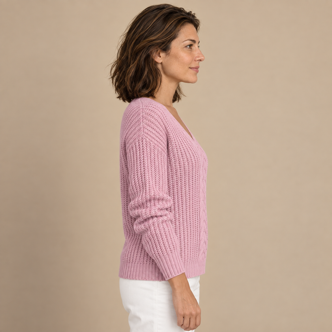 Sweter damski w warkocze w serek o luźnym kroju