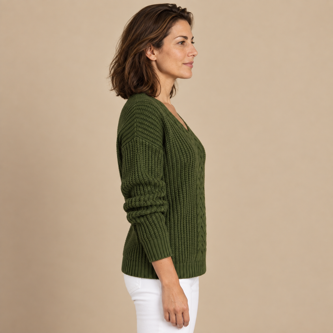 Sweter damski w warkocze w serek o luźnym kroju