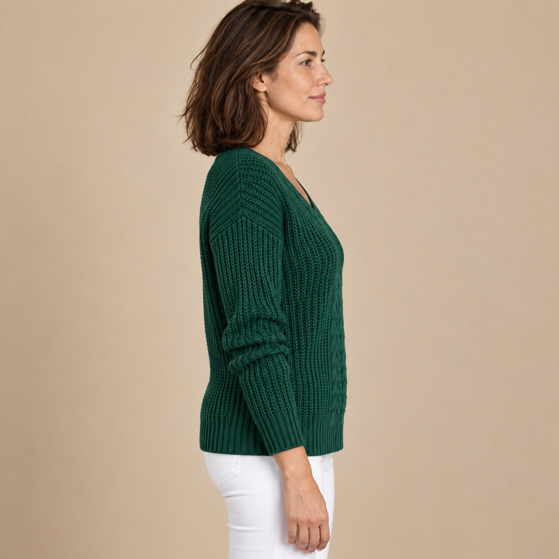 Sweter damski w warkocze w serek o luźnym kroju