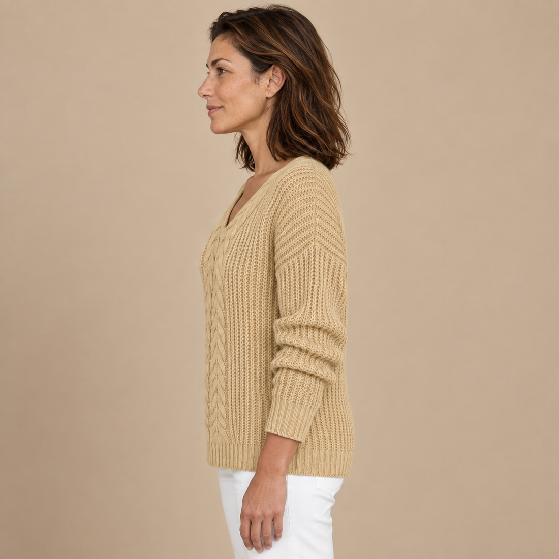 Sweter damski w warkocze w serek o luźnym kroju