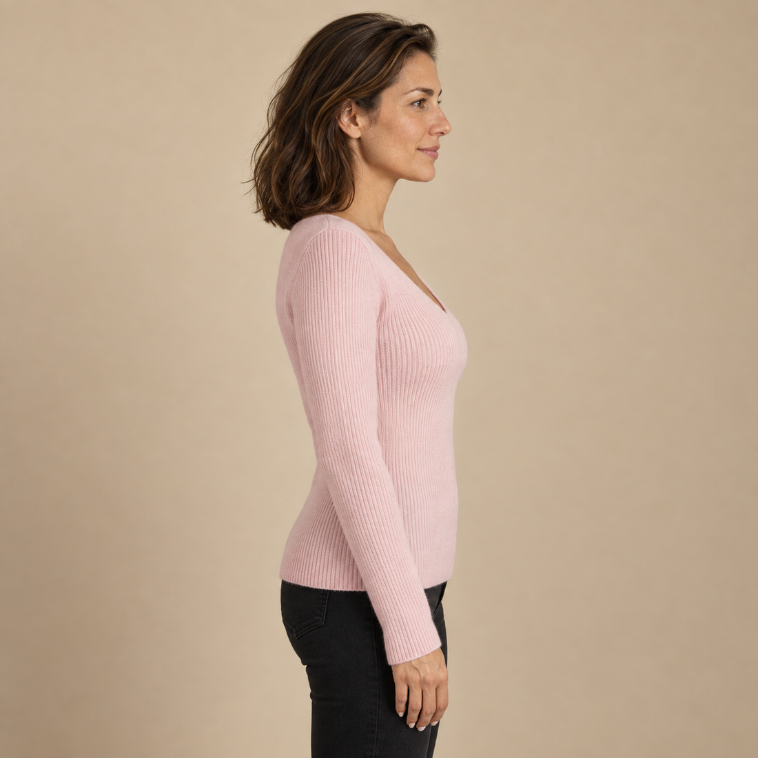Dzianinowy sweter damski w serek z długim rękawem