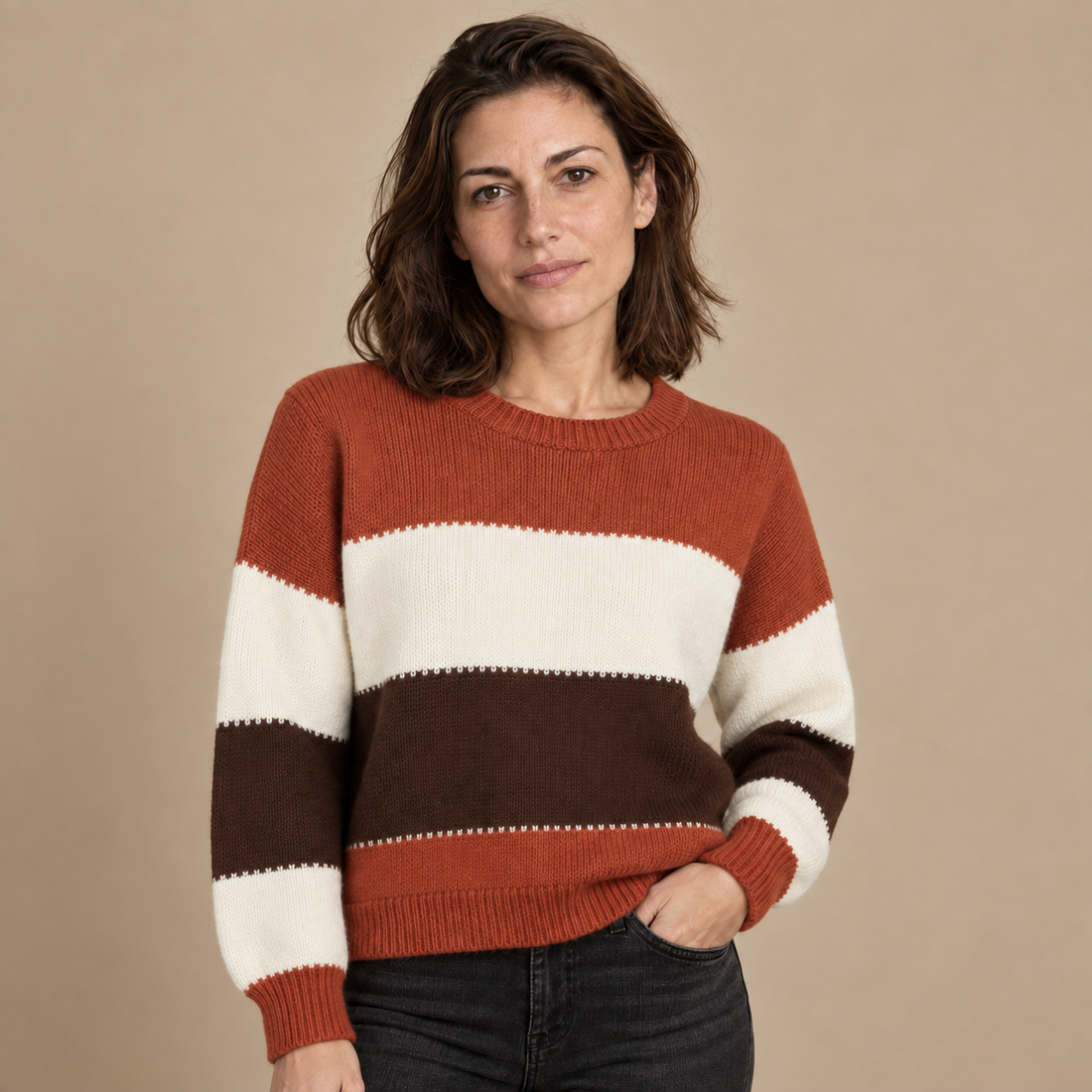 Sweter damski w paski z okrągłym dekoltem