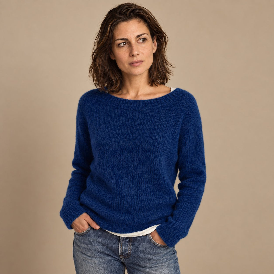 Sweter damski z dekoltem w łódkę o luźnym kroju
