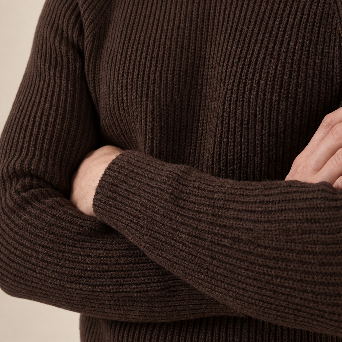 Brązowy sweter męski o splocie angielskim z okrągłym dekoltem
