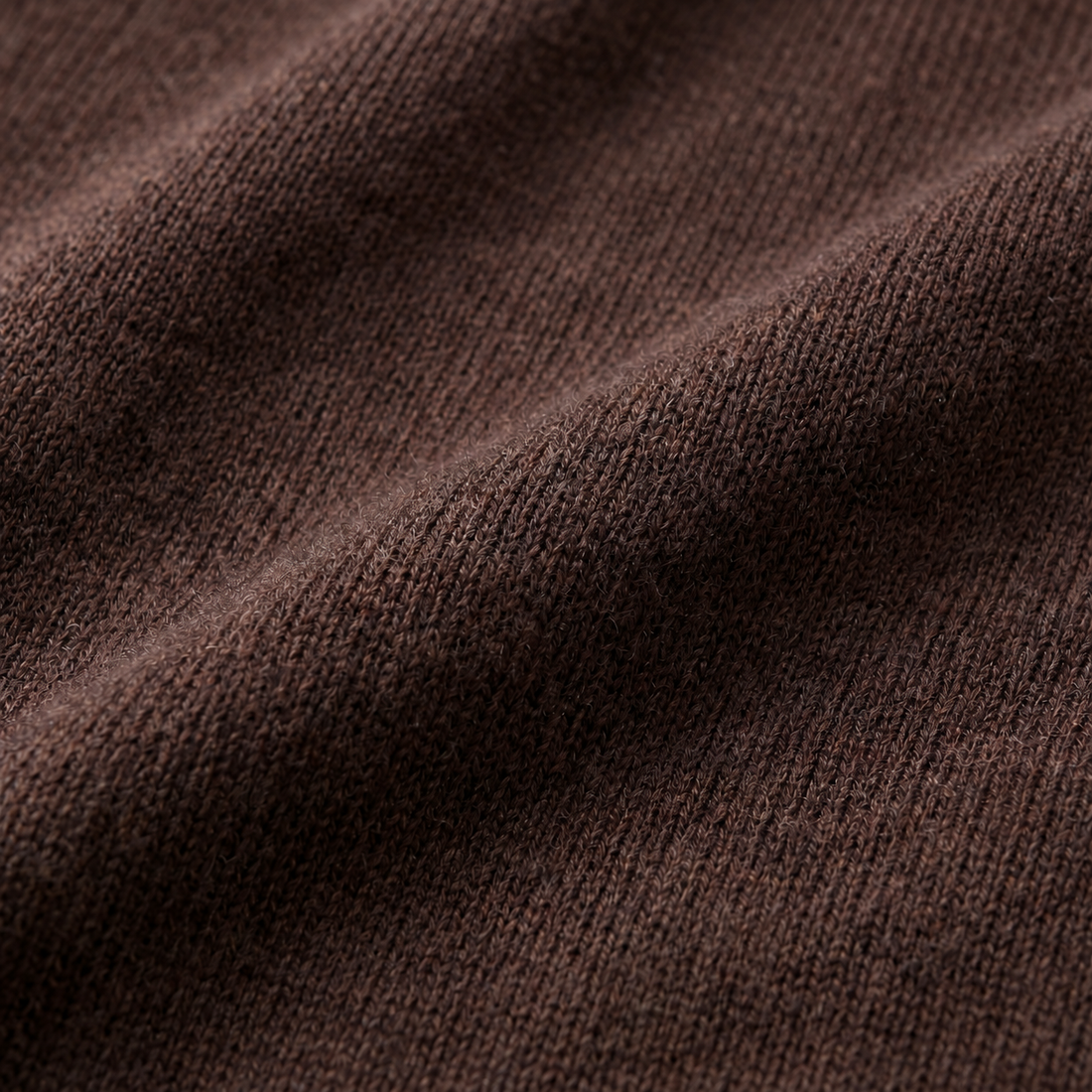Brązowy sweter męski z krótkim zamkiem