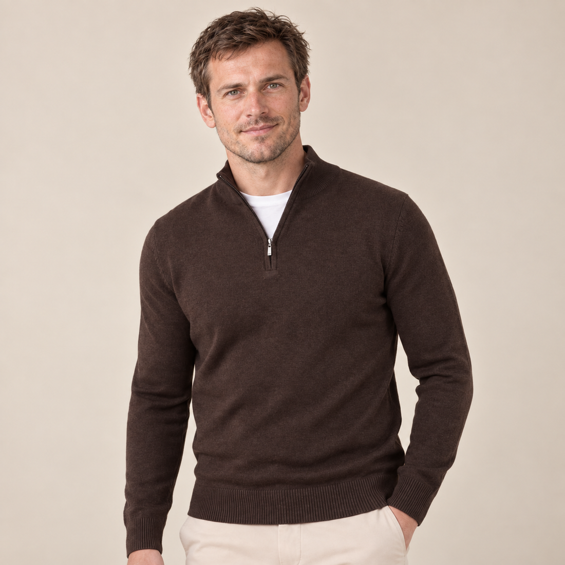 Brązowy sweter męski z krótkim zamkiem