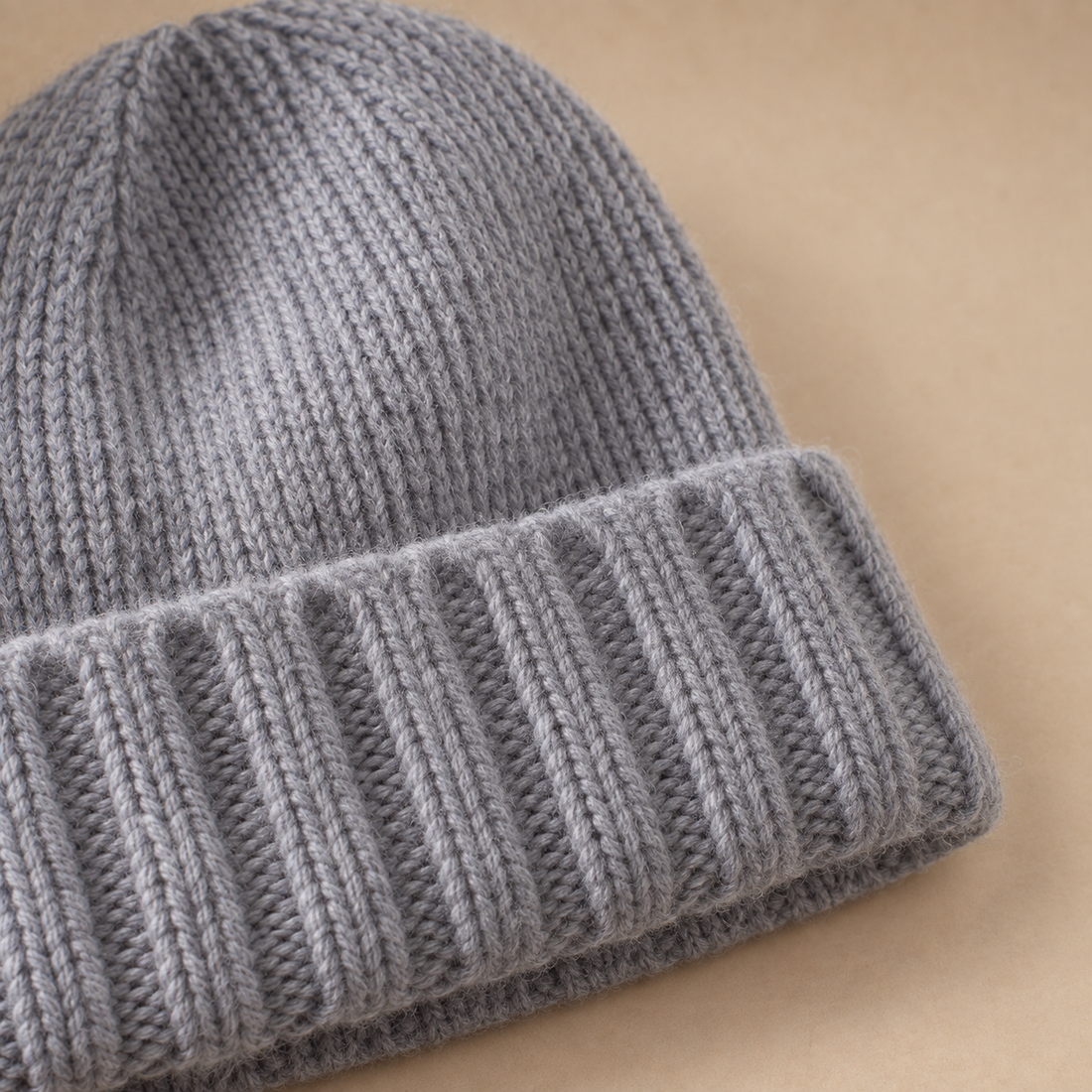 Czapka beanie męska prążkowana z kaszmiru