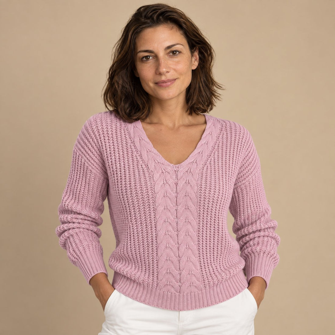 Sweter damski w warkocze w serek o luźnym kroju