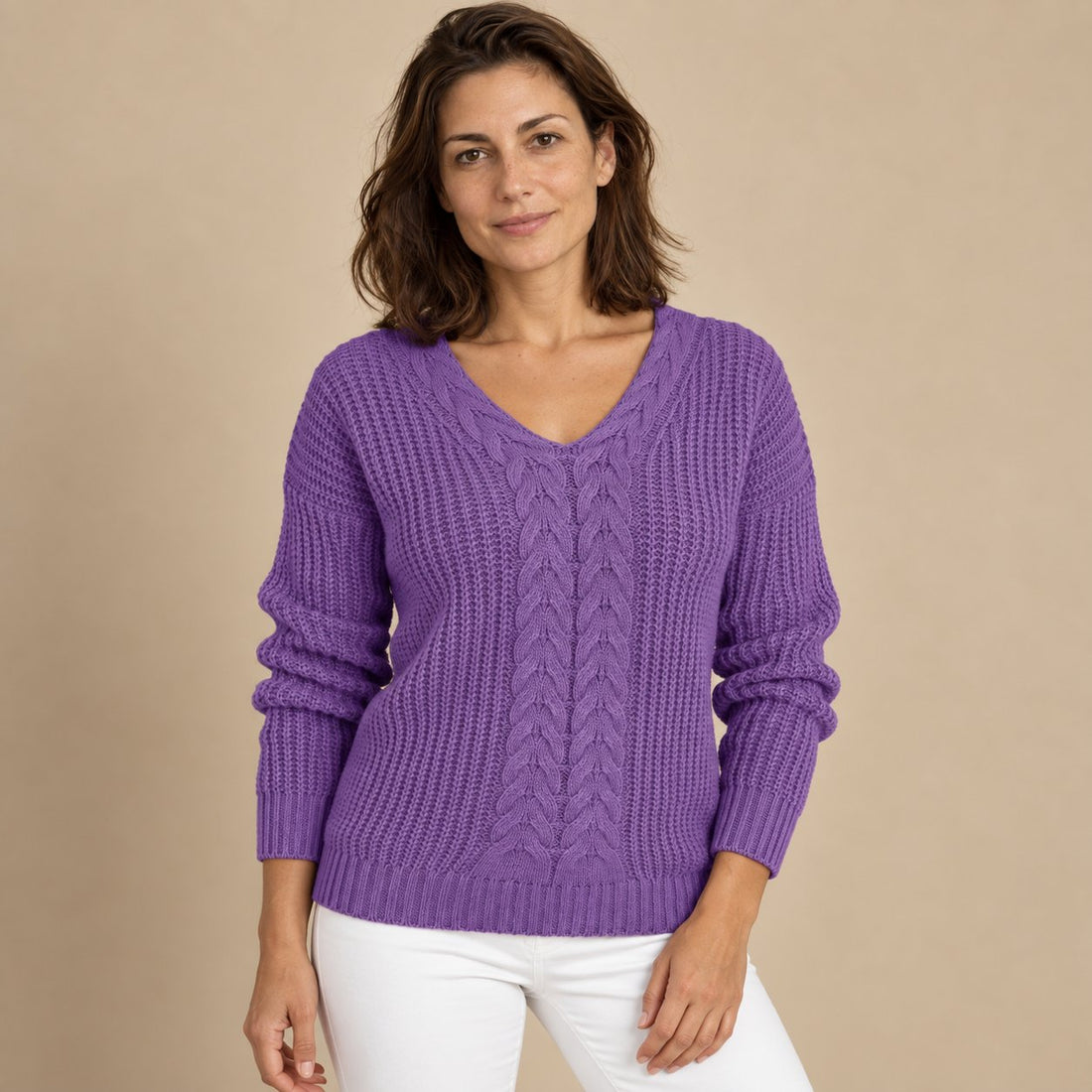 Sweter damski w warkocze w serek o luźnym kroju