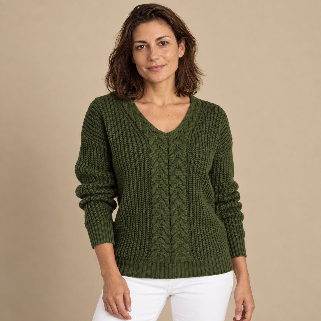 Sweter damski w warkocze w serek o luźnym kroju