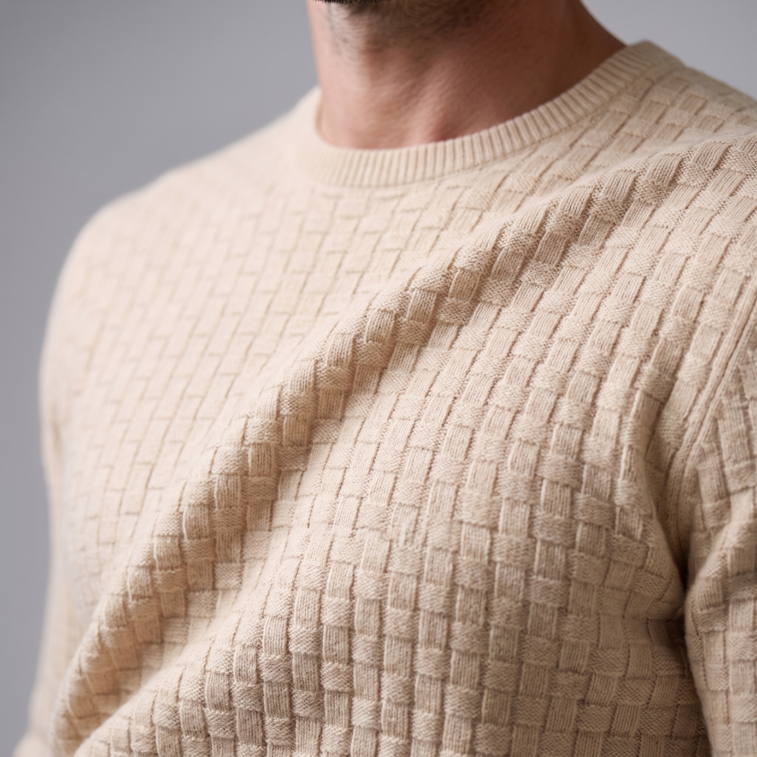 Sweter męski z okrągłym dekoltem o splocie koszykowym