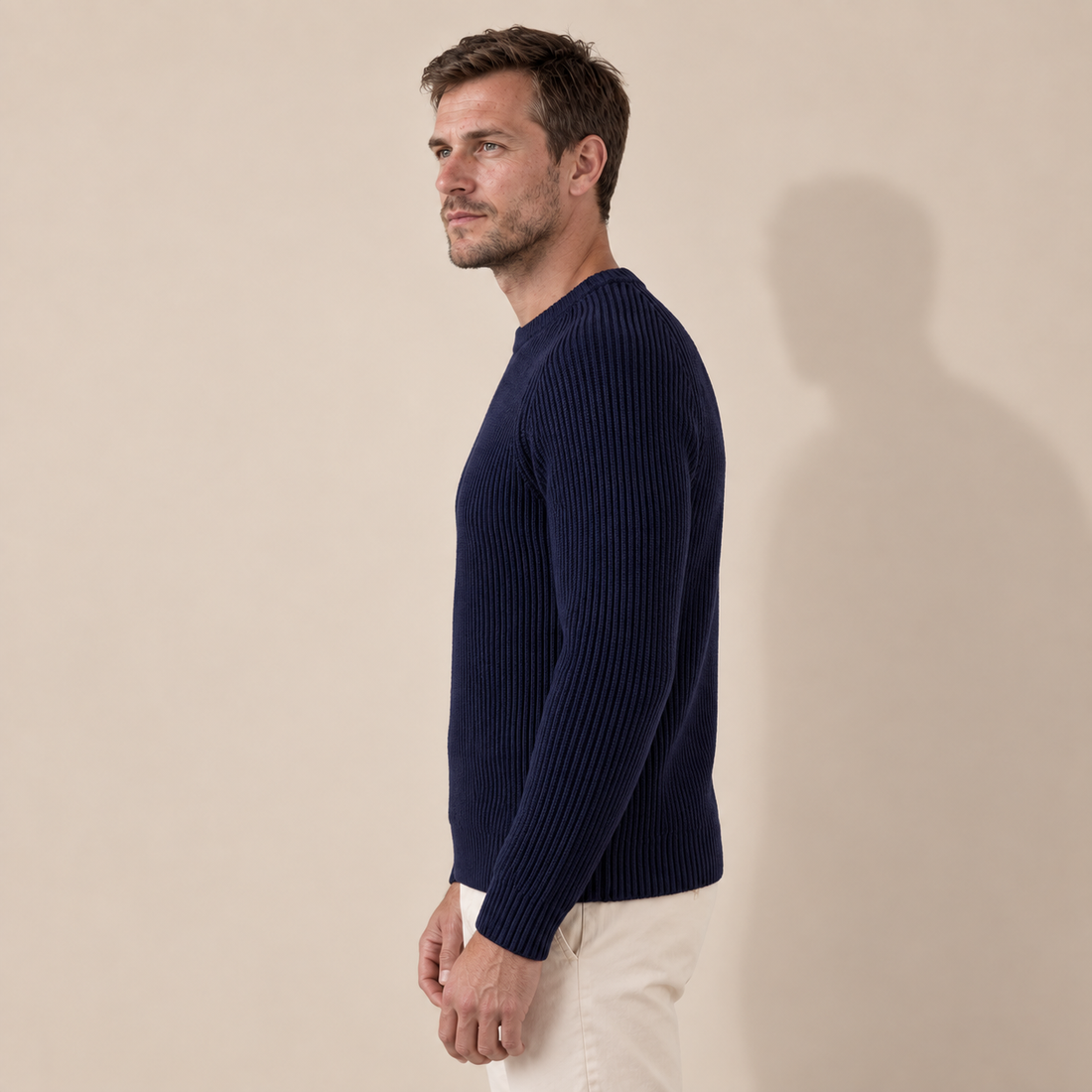 Granatowy sweter męski o splocie angielskim z okrągłym dekoltem