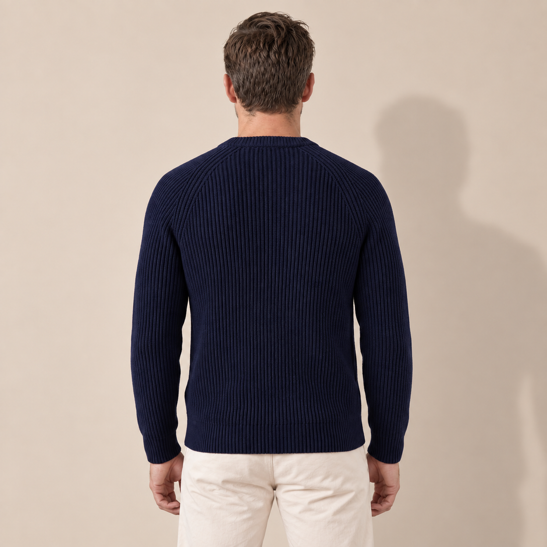 Granatowy sweter męski o splocie angielskim z okrągłym dekoltem