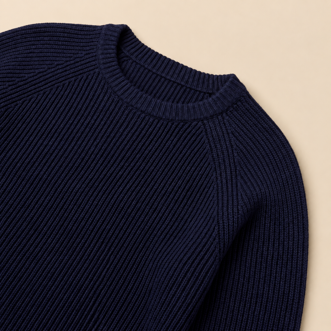Granatowy sweter męski o splocie angielskim z okrągłym dekoltem