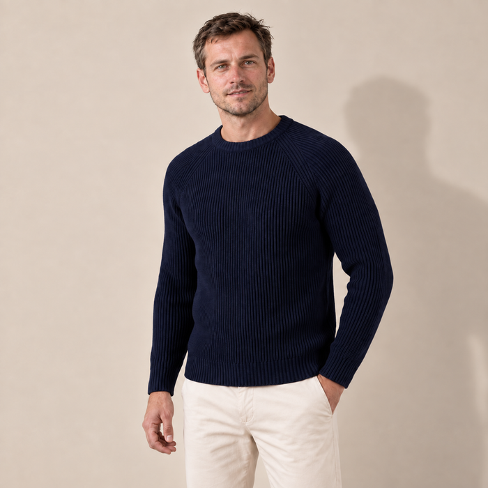 Granatowy sweter męski o splocie angielskim z okrągłym dekoltem