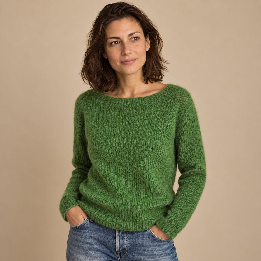 Sweter damski z dekoltem w łódkę o luźnym kroju