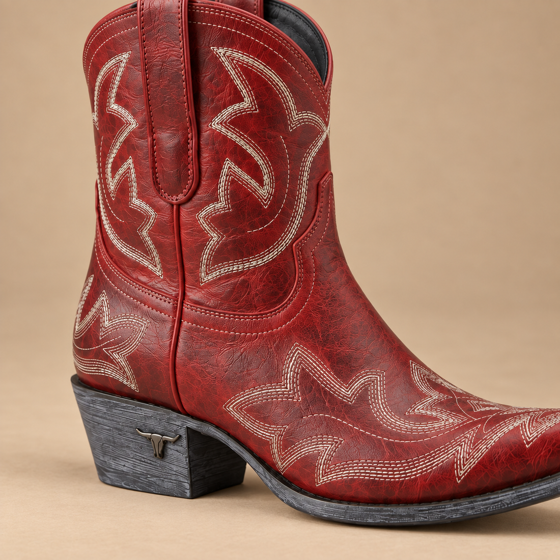 Buty damskie z haftowanymi zdobieniami na każdą porę roku