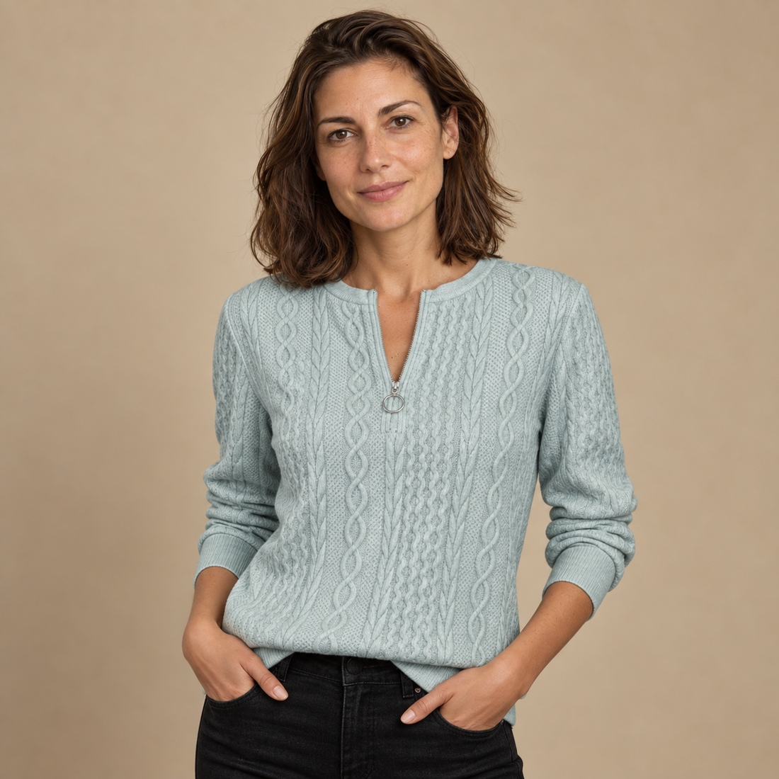 Sweter damski w warkocze z zamkiem przy szyi