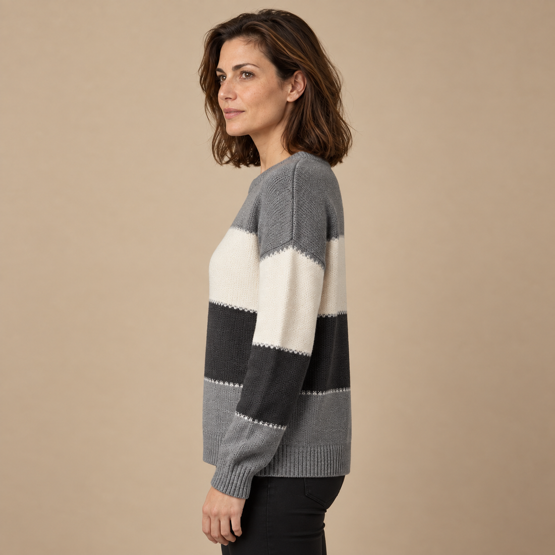 Sweter damski w paski z okrągłym dekoltem