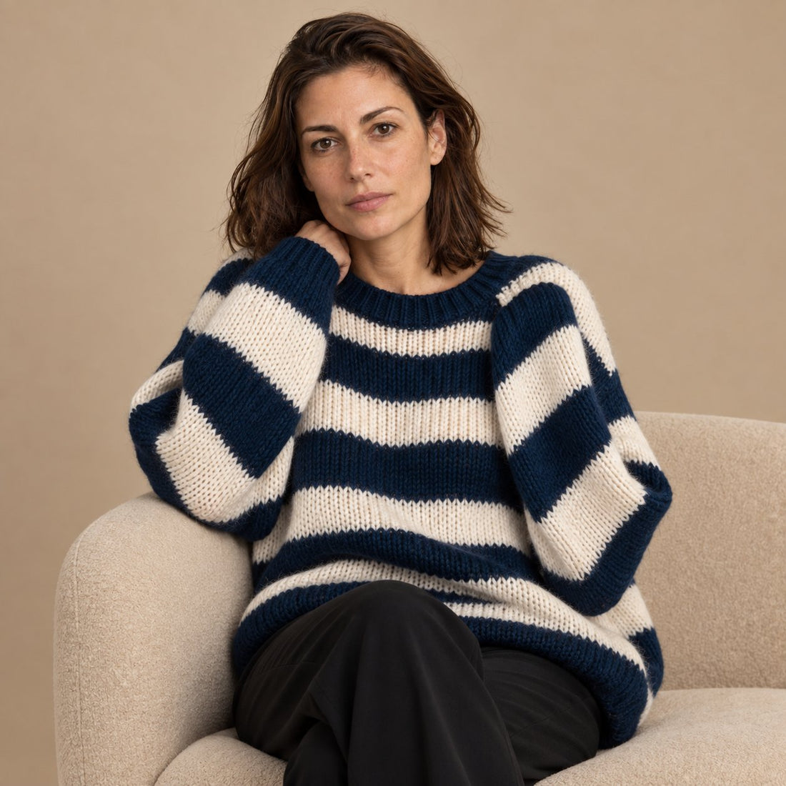 Sweter damski oversize w paski z długim rękawem