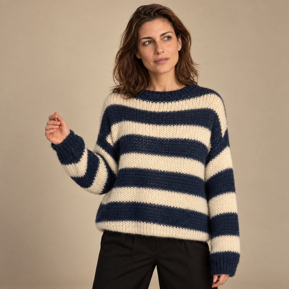 Sweter damski oversize w paski z długim rękawem