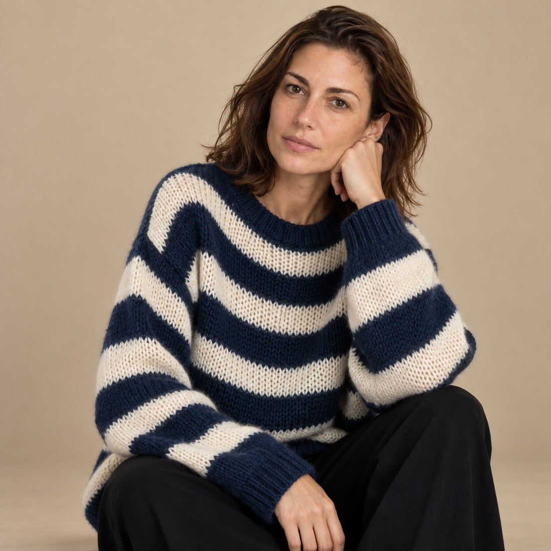 Sweter damski oversize w paski z długim rękawem
