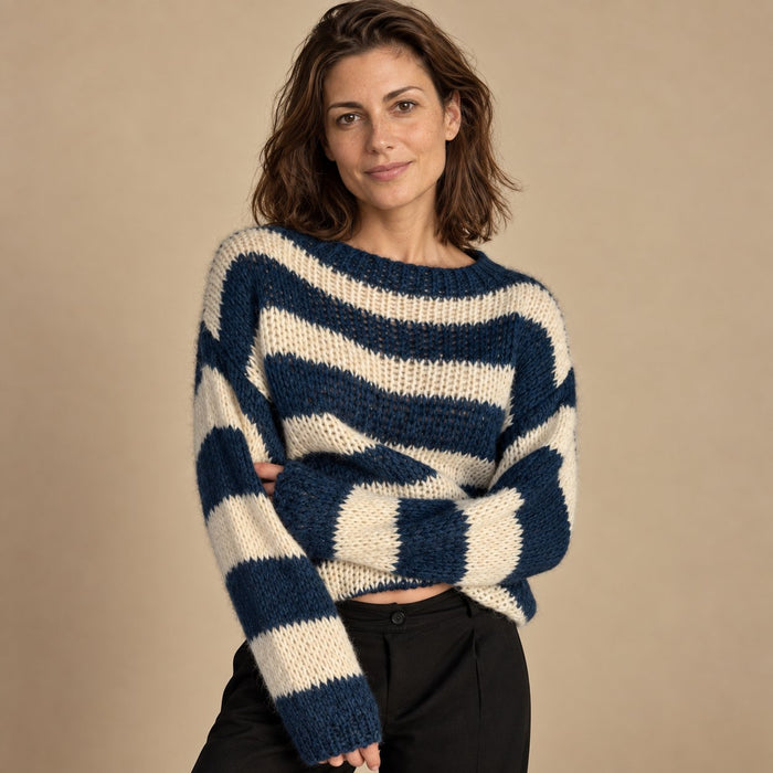 Sweter damski oversize w paski z długim rękawem