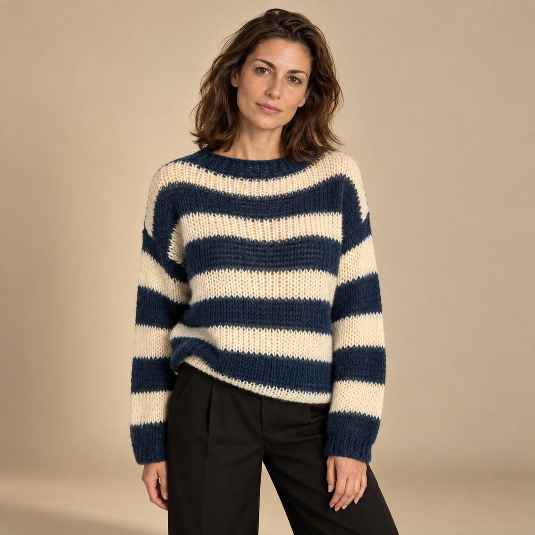 Sweter damski oversize w paski z długim rękawem