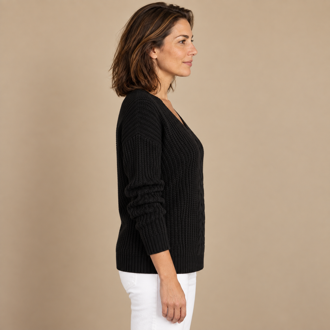 Sweter damski w warkocze w serek o luźnym kroju