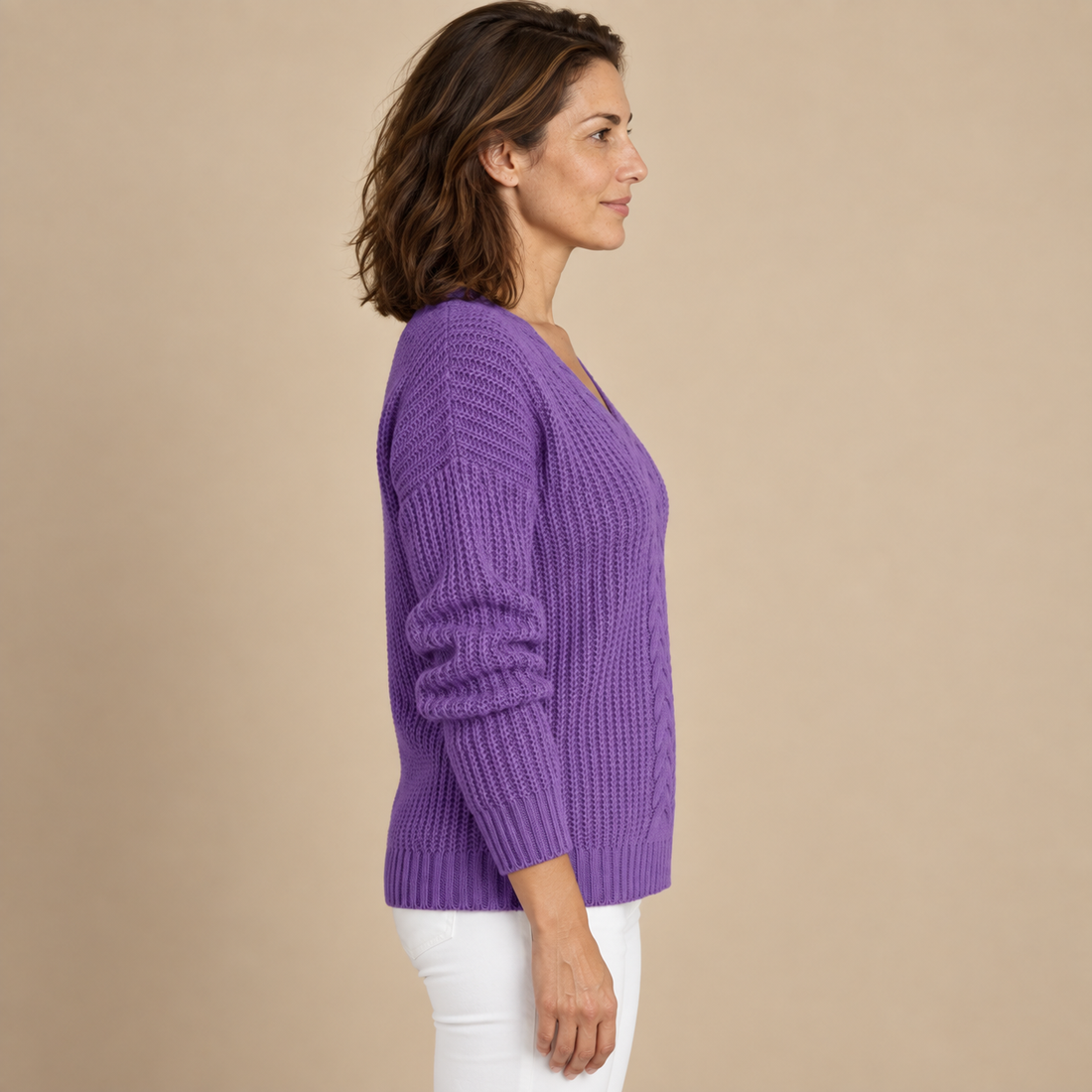 Sweter damski w warkocze w serek o luźnym kroju