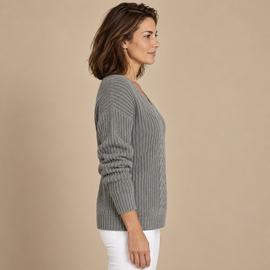 Sweter damski w warkocze w serek o luźnym kroju