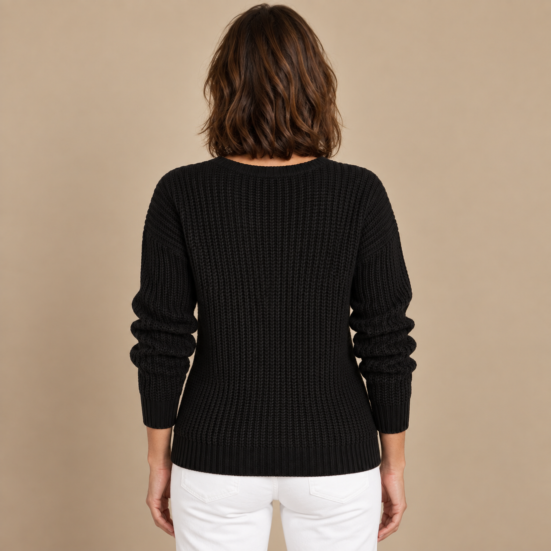 Sweter damski w warkocze w serek o luźnym kroju