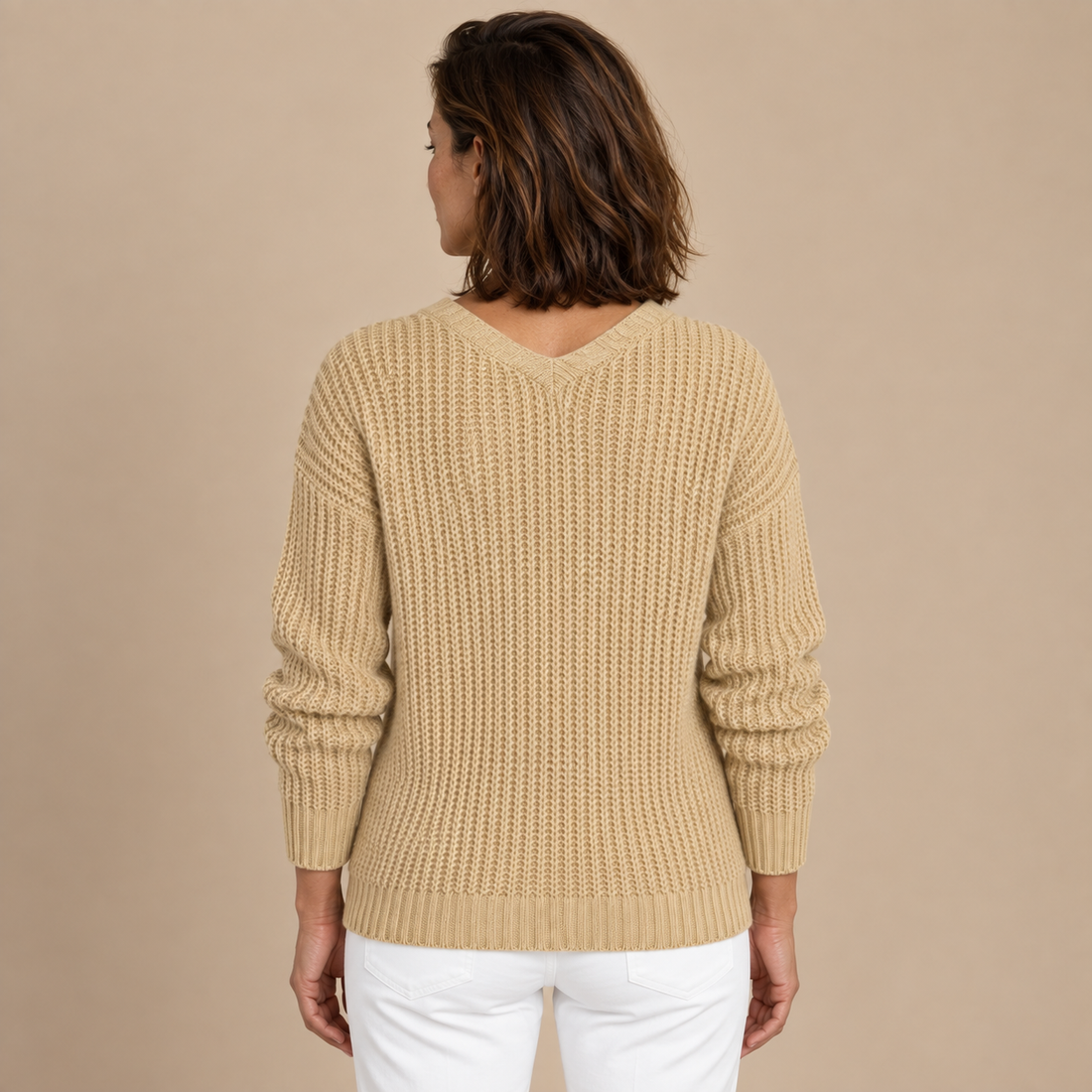 Sweter damski w warkocze w serek o luźnym kroju