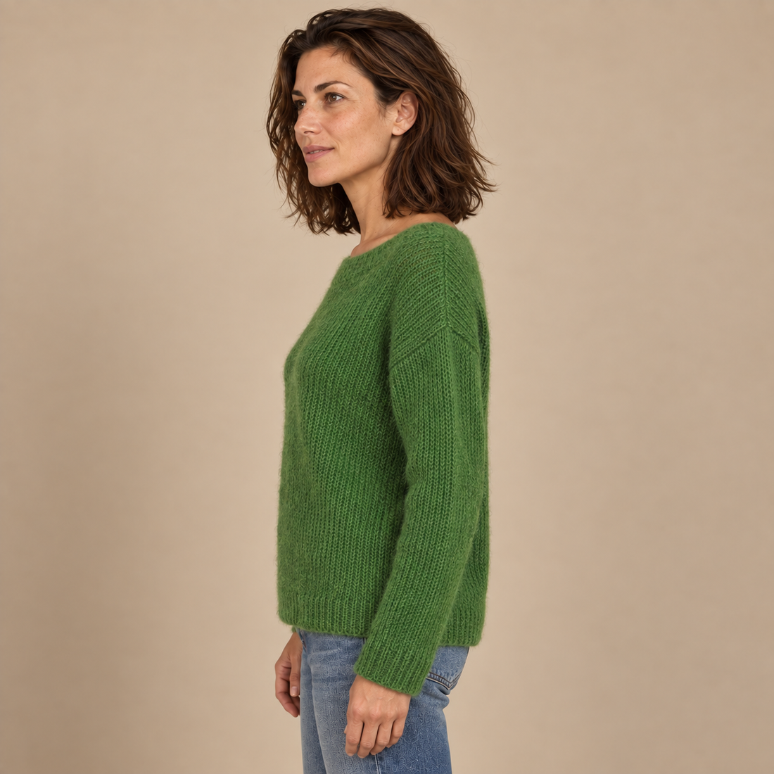 Sweter damski z dekoltem w łódkę o luźnym kroju