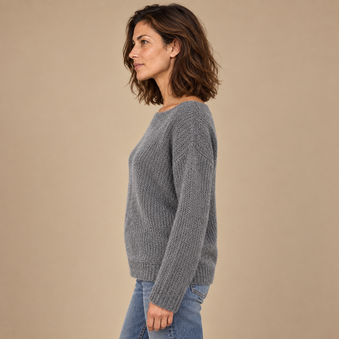 Sweter damski z dekoltem w łódkę o luźnym kroju