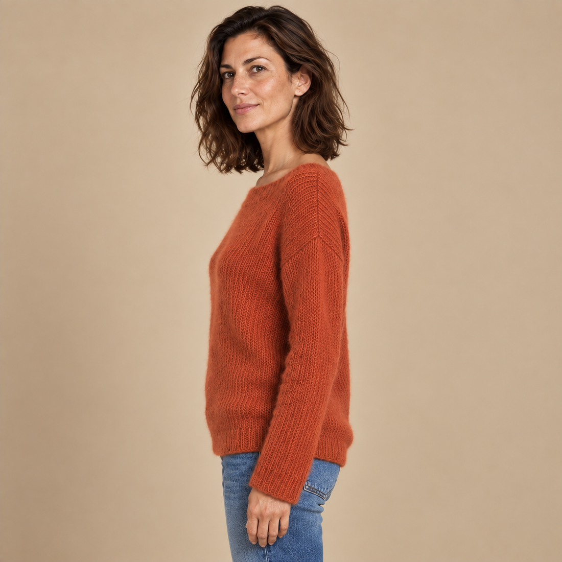 Sweter damski z dekoltem w łódkę o luźnym kroju