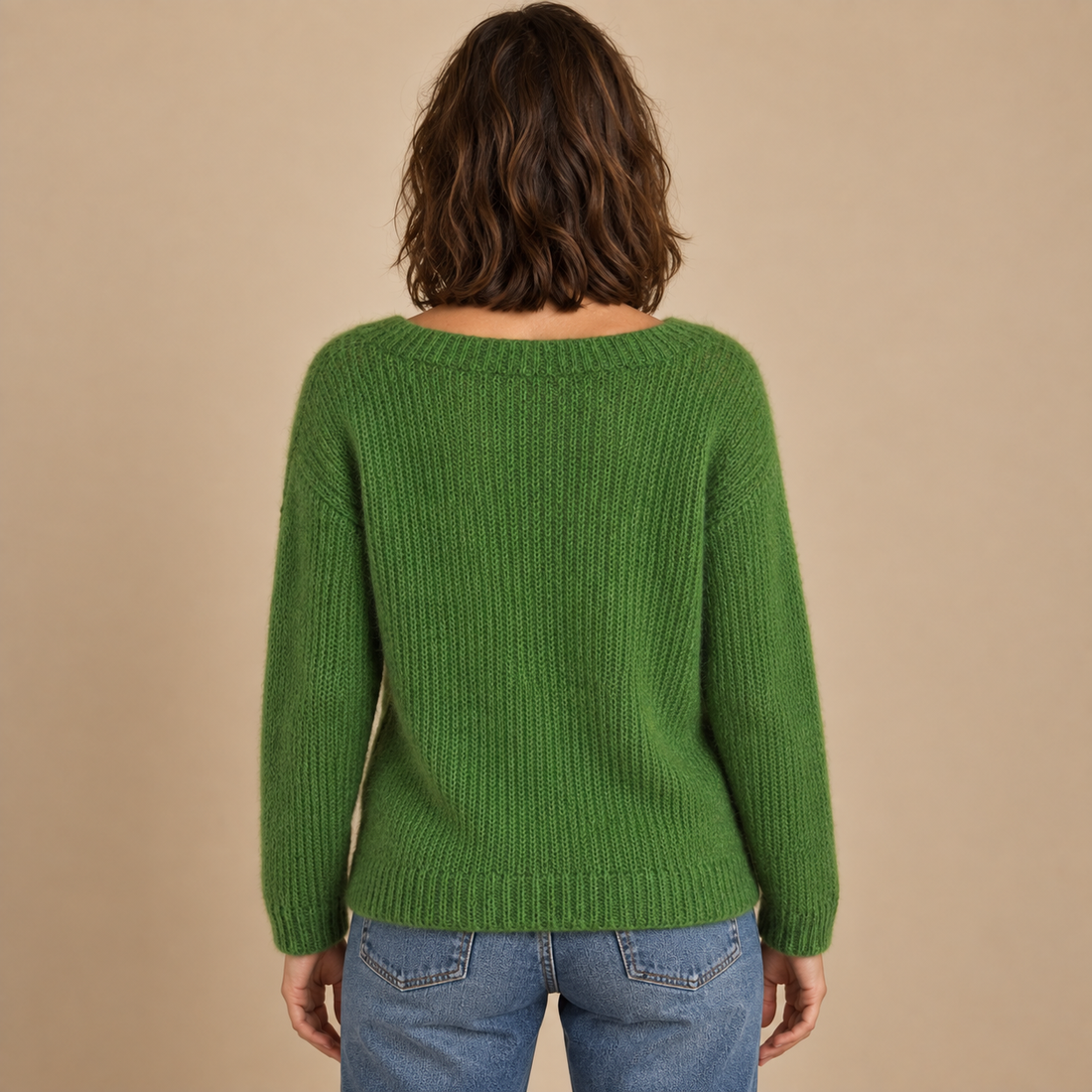Sweter damski z dekoltem w łódkę o luźnym kroju