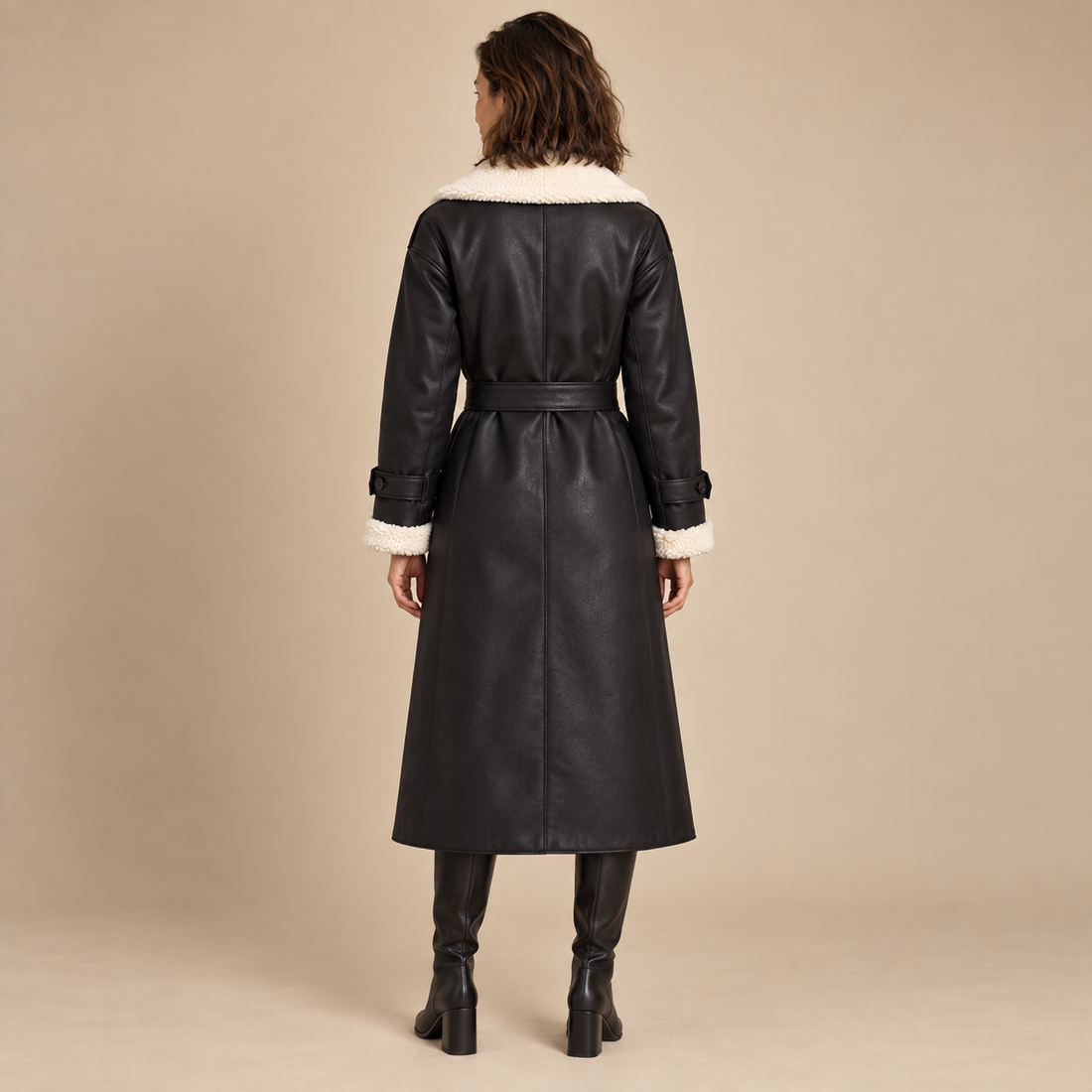 Dwurzędowy trencz damski z podszewką sherpa